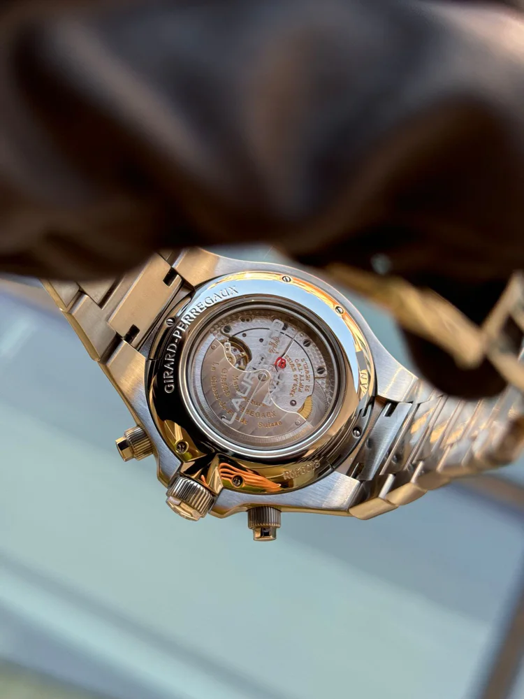 Girard Perregaux Laureato Evo3 box and papers ref. 8018